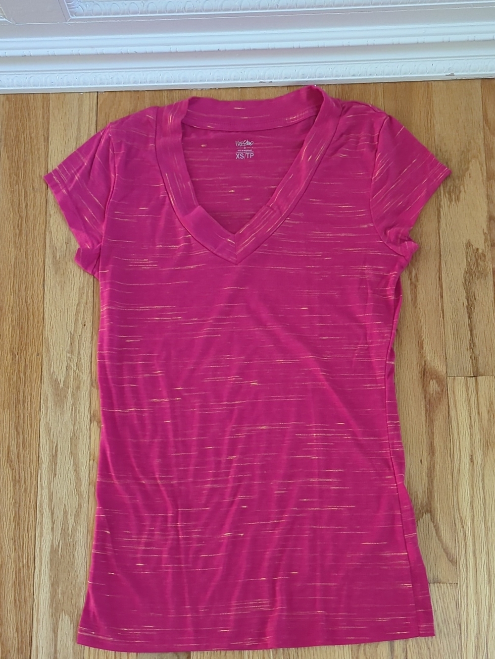 Mossimo Supply Co. Fuchsia V-Neck Short Sleeve Tee with Gold Slub